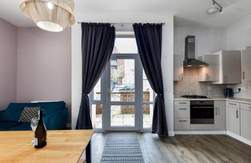 Old St Mellons Apartamento | Pass the Keys Modern 1-Bed w Free Parking Peaceful Cardiff Stay