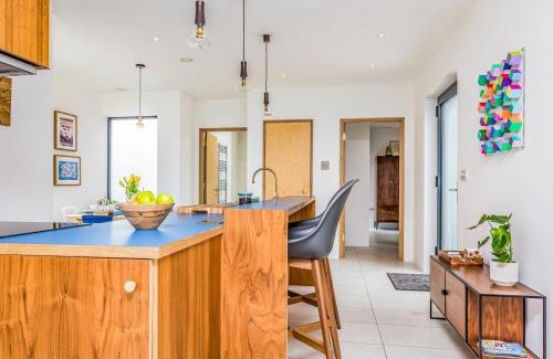 Chichester Apartamento | Pass the Keys Modern 2 Bedroom City Apartment With Parking
