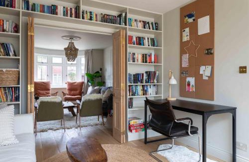 Watford Casa | Pass the Keys Modern 5-Bedroom Luxury Home in Watford Close to Harry Potter Studios FREE Parking