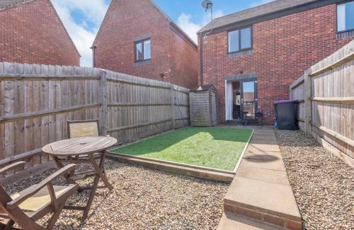 Telford Casa | Pass the Keys Modern Bright Home Bunk Beds GardenParking