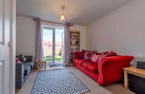 Telford Casa | Pass the Keys Modern Bright Home Bunk Beds GardenParking