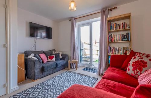 Telford Casa | Pass the Keys Modern Bright Home Bunk Beds GardenParking