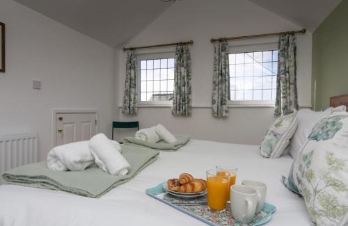 Pen-y-sarn Casa | Pass the Keys Modern Character Welsh Cottage with Garden