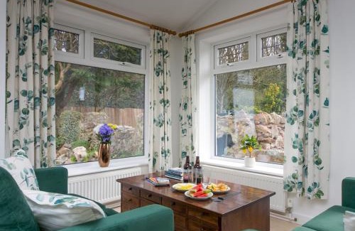 Pen-y-sarn Casa | Pass the Keys Modern Character Welsh Cottage with Garden