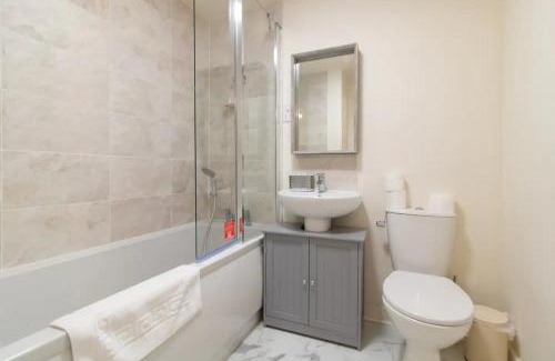 Newcastle-upon-Tyne Casa | Pass the Keys Modern comfortable House