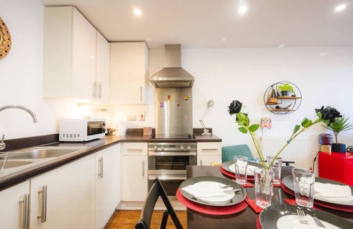 Dalston Apartamento | Pass The Keys | Modern 2-Bed Apartment with Private Balcony, Near Dalston Junction Station - Ideal Urban Retreat!