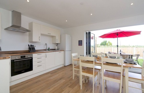 Brynteg Casa | Pass the Keys | Modern Home with Hot Tub