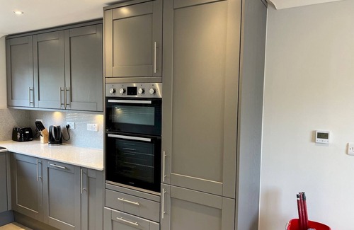 Charvil Casa | Pass the Keys | Newly built house 4 mins from Twyford Centre