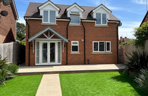 Charvil Casa | Pass the Keys | Newly built house 4 mins from Twyford Centre