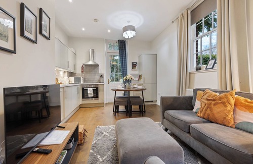 York Casa | Pass the Keys | No. 6 - Wisteria Cottage