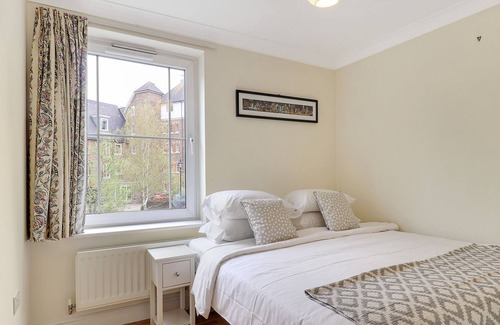 Five Oak Green Apartamento | Pass the Keys | Perfectly located spacious flat