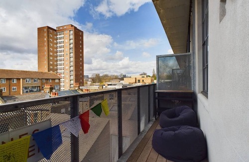 Homerton Apartamento | Pass the Keys | Perfectly Located Apartment