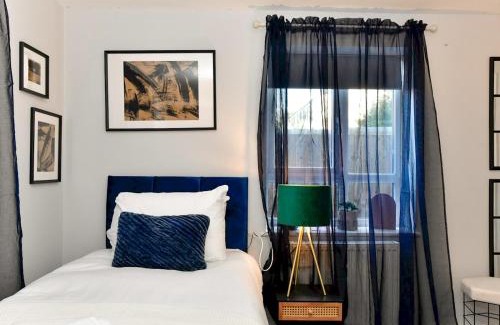 Newport Casa | Pass the Keys Perfectly located stylish 2 bed home with Parking