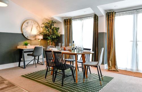 Newport Casa | Pass the Keys Perfectly located stylish 2 bed home with Parking