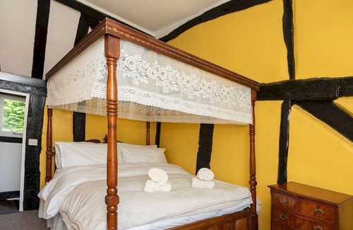 Wokingham Casa | Pass the Keys | Quaint 16th Century Cottage near Wokingham Centre