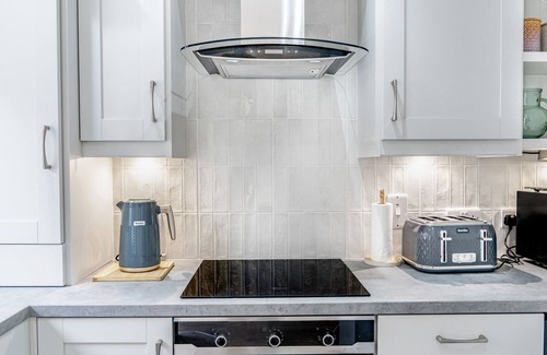 Queens Quarter Casa | Pass the Keys | Rathcool Gorgeous Terrace with Outdoor Living Cafes and Bars