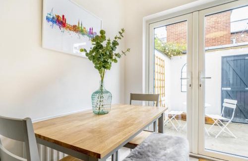 Queens Quarter Casa | Pass the Keys Rathcool Gorgeous Terrace with Outdoor Living Cafes and Bars