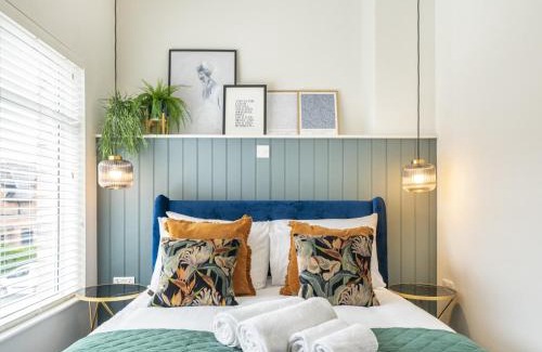 Queens Quarter Casa | Pass the Keys Rathcool Gorgeous Terrace with Outdoor Living Cafes and Bars