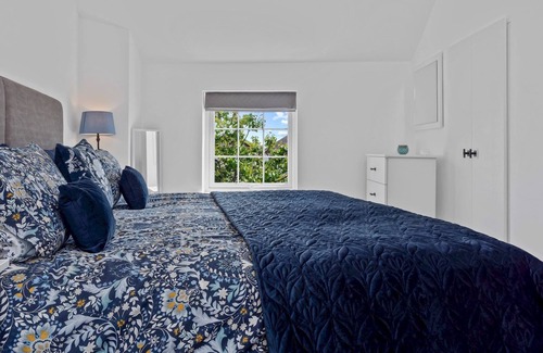 Lindale Casa | Pass the Keys | Renovated Luxurious Cottage in The Lake District
