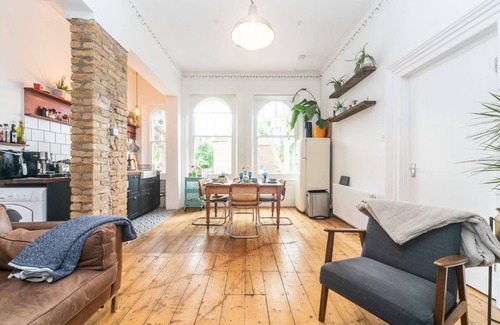 Charlton Apartamento | Pass the Keys | Rustic and Quirky Flat in Charming Charlton Village