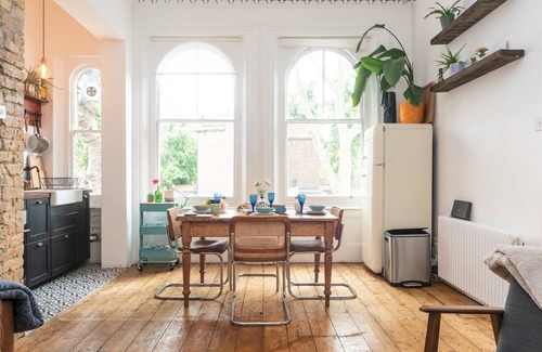 Charlton Apartamento | Pass the Keys | Rustic and Quirky Flat in Charming Charlton Village