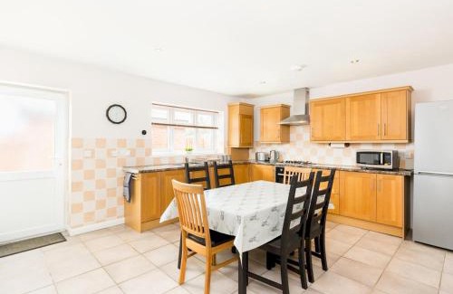 Leamington Spa Casa | Pass the Keys Self Contained 2 Bed with Parking Leamington Spa