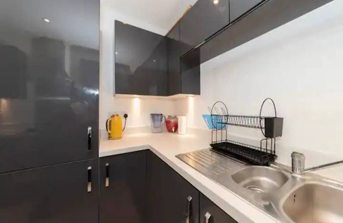Shinfield Casa | Pass the Keys | Semi-detached house with garden and free parking