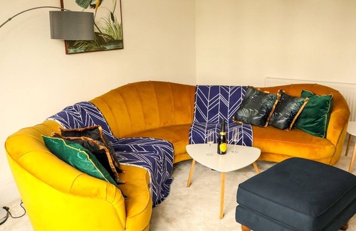 Hoylake Casa | Pass the Keys | Sleeps 10 close to Royal Liverpool Golf Club