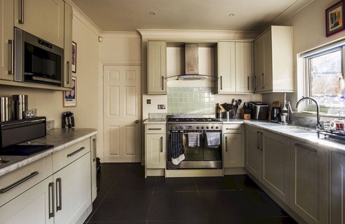 North Kensington Casa | Pass the Keys | Snoopys Themed London Home