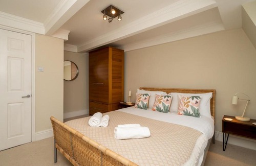 Upper Town Apartamento | Pass the Keys Spacious 3 bed apartment in prime central location