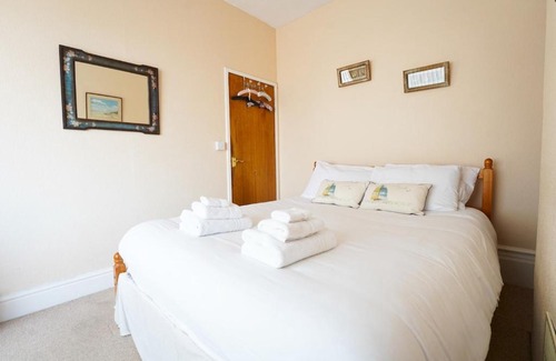 Borth Casa | Pass the Keys Spacious 4 bed house overlooking Borth Beach