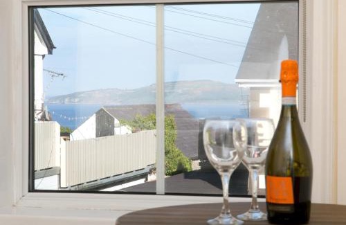 Menai Bridge Casa | Pass the Keys Spacious Cottage in central Benllech with parking