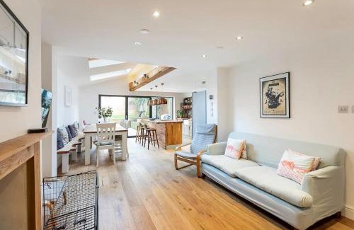 Camberwell Green Casa | Pass the Keys Spacious Camberwell house 30min bus Central London