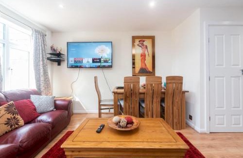 Thamesmead Casa | Pass the Keys Spacious Cosy Home Close To London Abbey Wood