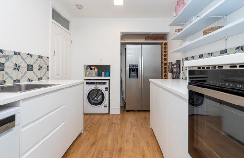 Combe Down Casa | Pass the Keys Spacious family home with parking