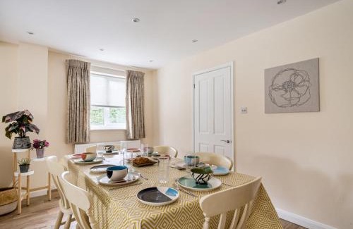 Runnymede Casa | Pass the Keys Spacious family home in Surrey