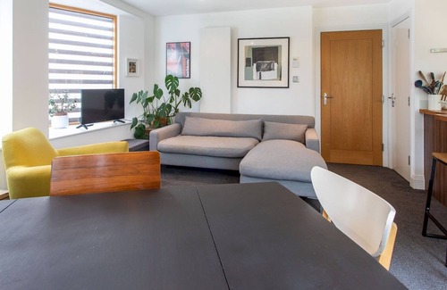 Leabridge Apartamento | Pass the Keys | Spacious 2BR Waterside Views