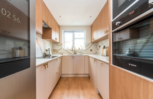 Thamesmead Casa | Pass the Keys | Spacious Cosy Home Close To London Abbey Wood