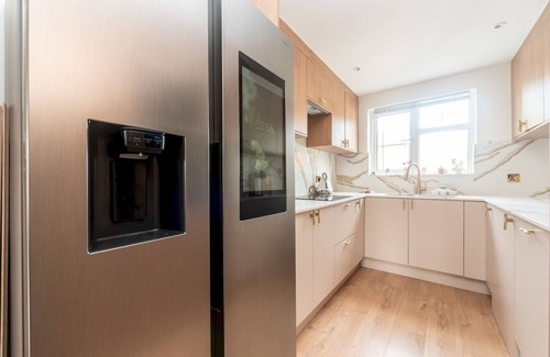 Thamesmead Casa | Pass the Keys | Spacious Cosy Home Close To London Abbey Wood