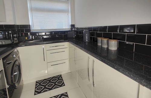 Oldbury Apartamento | Pass the Keys | Spacious 2 Bedroom Apartment with Free Parking