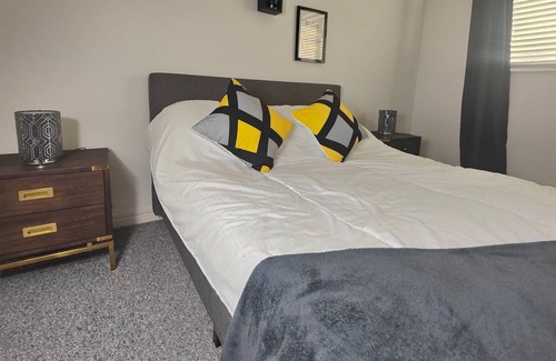 Oldbury Apartamento | Pass the Keys | Spacious 2 Bedroom Apartment with Free Parking