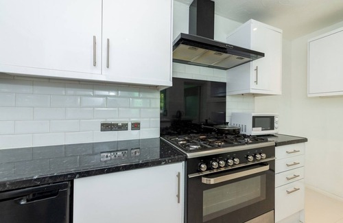 Tilehurst Casa | Pass the Keys | Spacious & Fabulous 3 BDR Family House