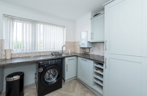 Reading Casa | Pass the Keys | Spacious Modern 4-Bedroom Home RG2