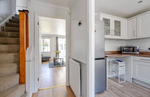 Walton-on-Thames Casa | Pass the Keys | Spacious 3BR Home w/Free Parking