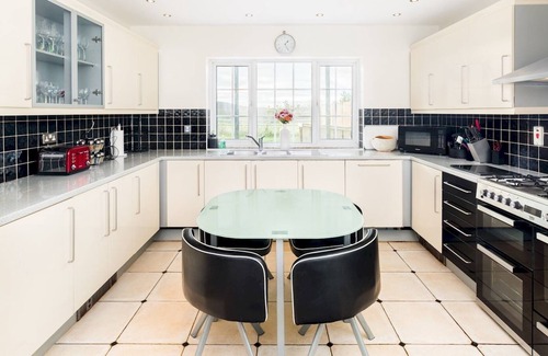 Wellesbourne Casa | Pass the Keys | SPACIOUS Modern 5 Bed, Sleeps up to 12 & Parking