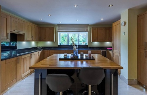 Northfield Casa | Pass the Keys | Stunning 4 Bed, 4 Bath Home:Tranquil Garden Oasis