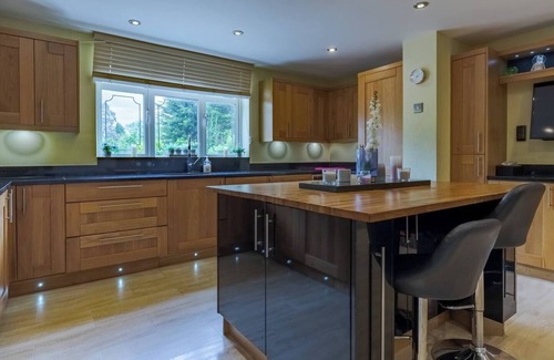 Northfield Casa | Pass the Keys | Stunning 4 Bed, 4 Bath Home:Tranquil Garden Oasis