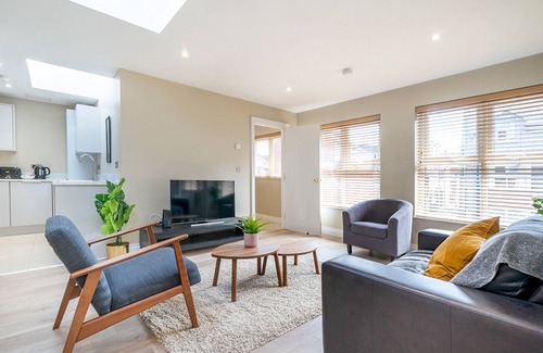 Ormeau Apartamento | Pass the Keys | Stunning 2BR Apt in Fab Location with Top Amenities