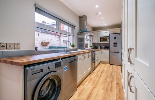 Belfast Casa | Pass the Keys | Stunning 2BR Townhouse in Belfast's Best Location!