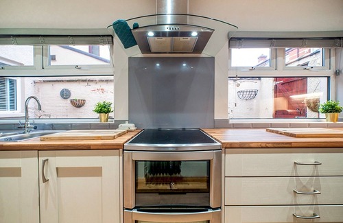 Belfast Casa | Pass the Keys | Stunning 2BR Townhouse in Belfast's Best Location!